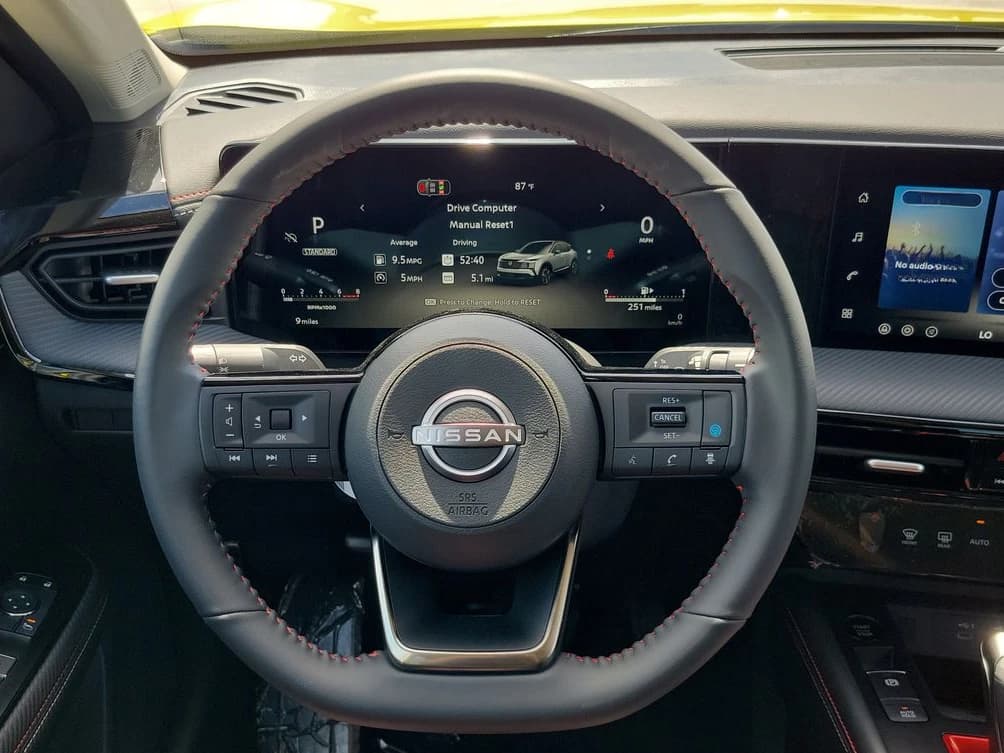 Nissan Kicks SR FWD 2026 — side view