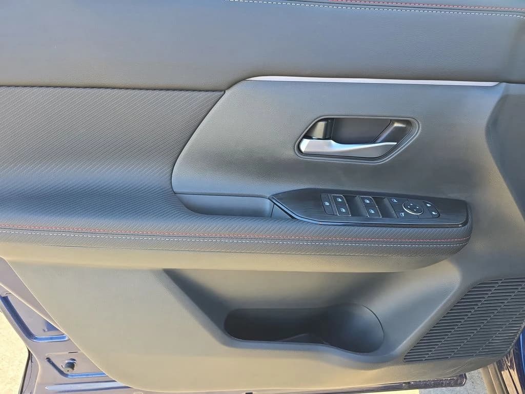 Nissan Kicks SR FWD 2026 — side view