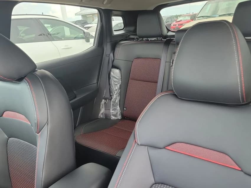 Nissan Kicks SR AWD 2026 — side view