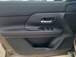Nissan Kicks SR AWD 2026 — side view