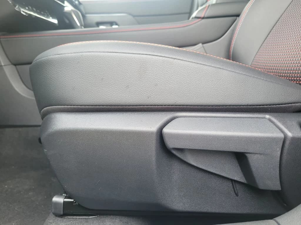 Nissan Kicks SR AWD 2026 — side view