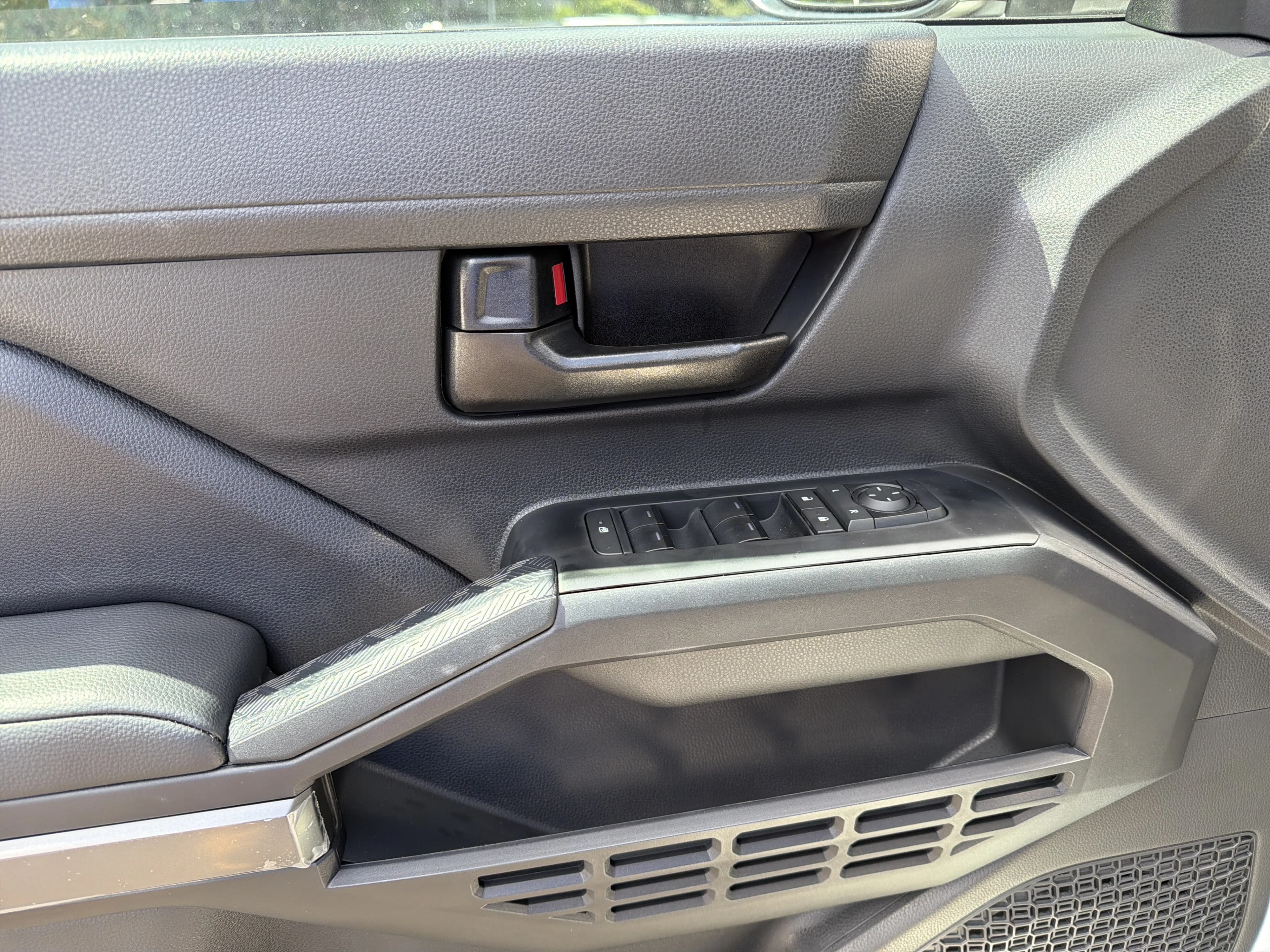 Toyota Tacoma 2WD SR5 Double Cab 6' Bed AT (Natl) 2026 — side view
