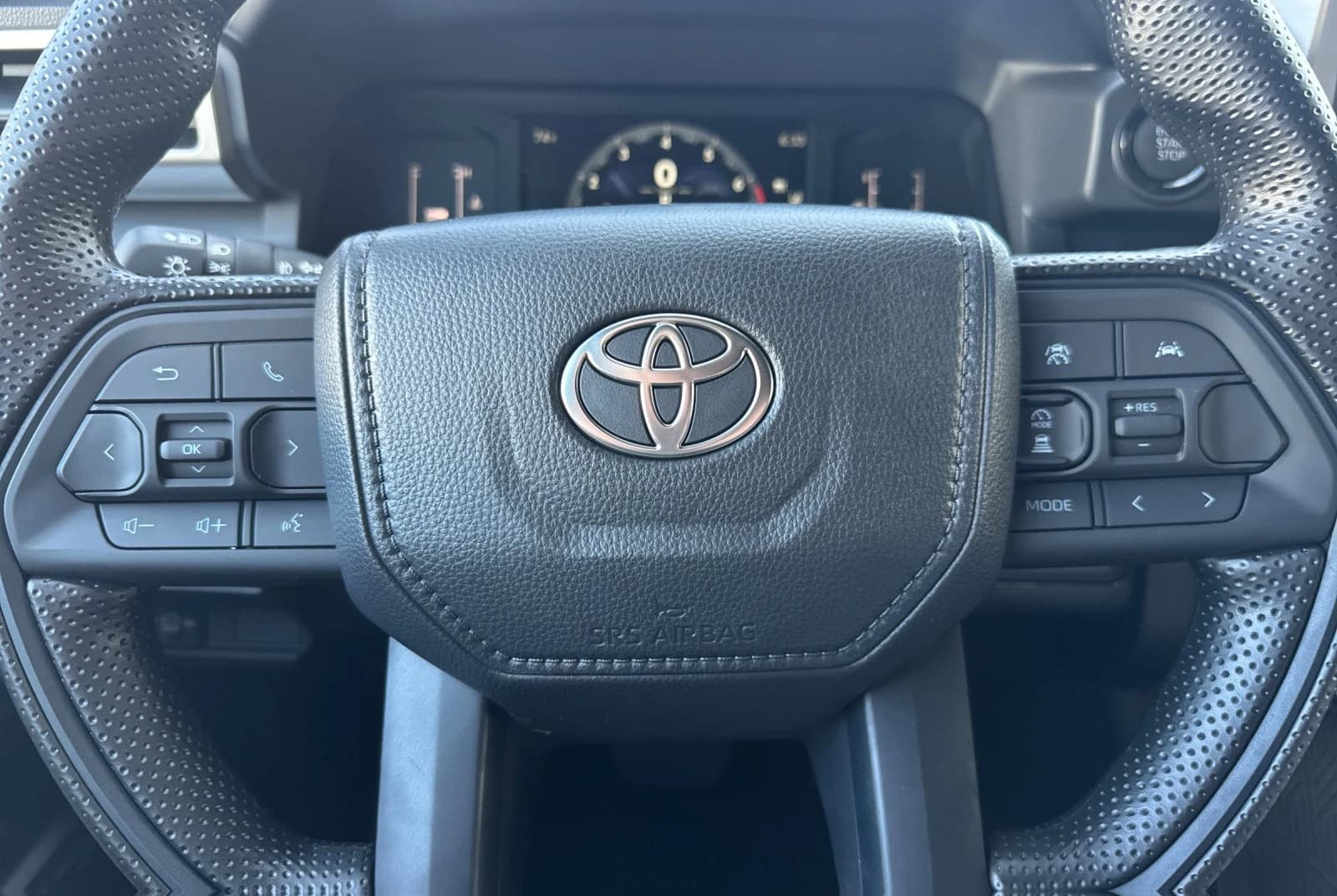 Toyota Tacoma 2WD SR5 Double Cab 5' Bed AT (SE) 2026 — side view