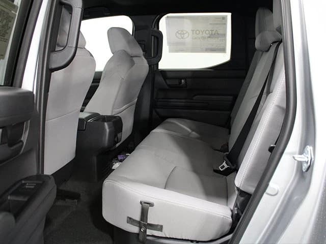 Toyota Tacoma 2WD SR5 Double Cab 5' Bed AT (SE) 2026 — side view