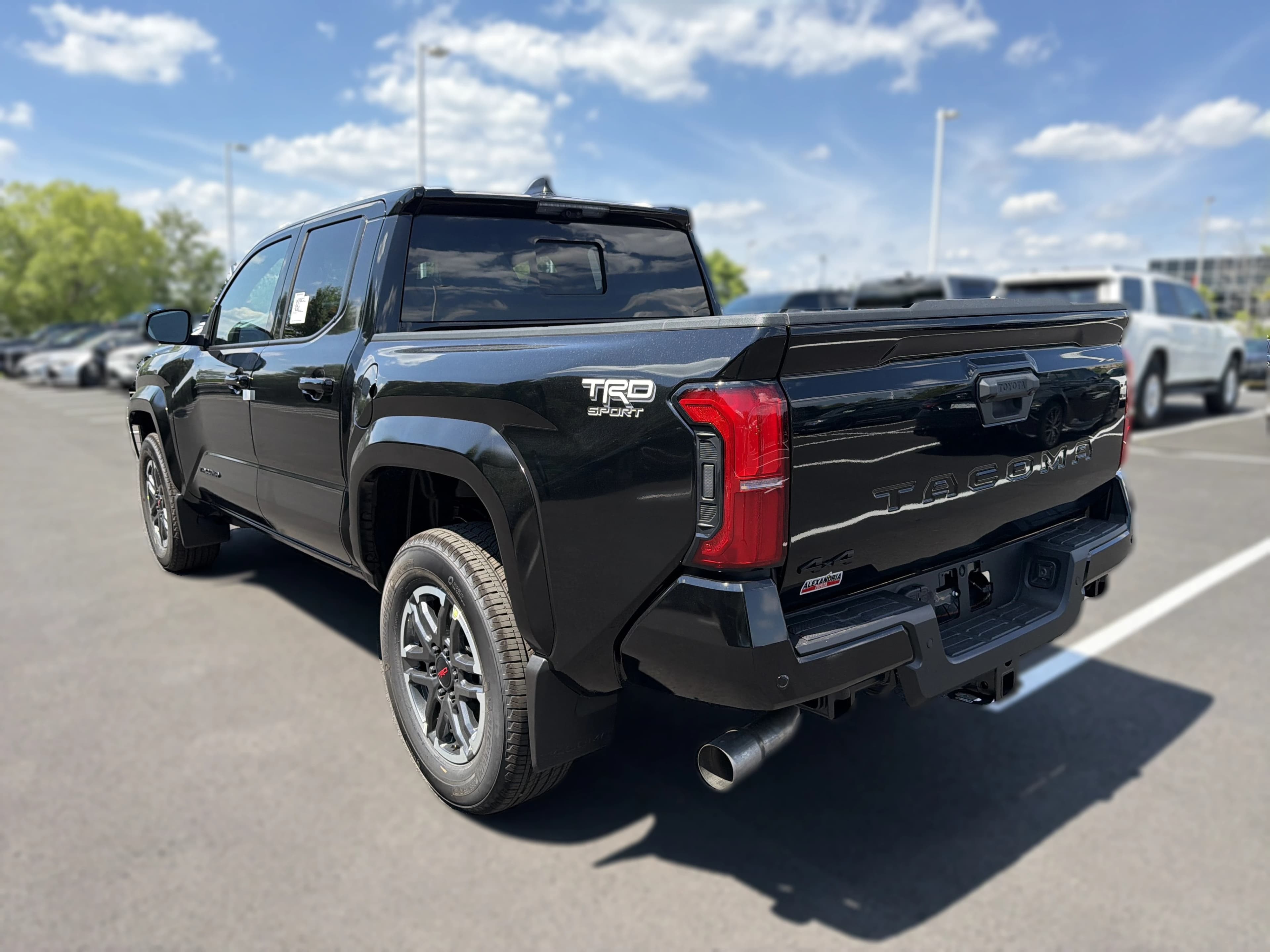 Toyota Tacoma 4WD TRD Sport Double Cab 5' Bed AT (Natl) 2026 — side view