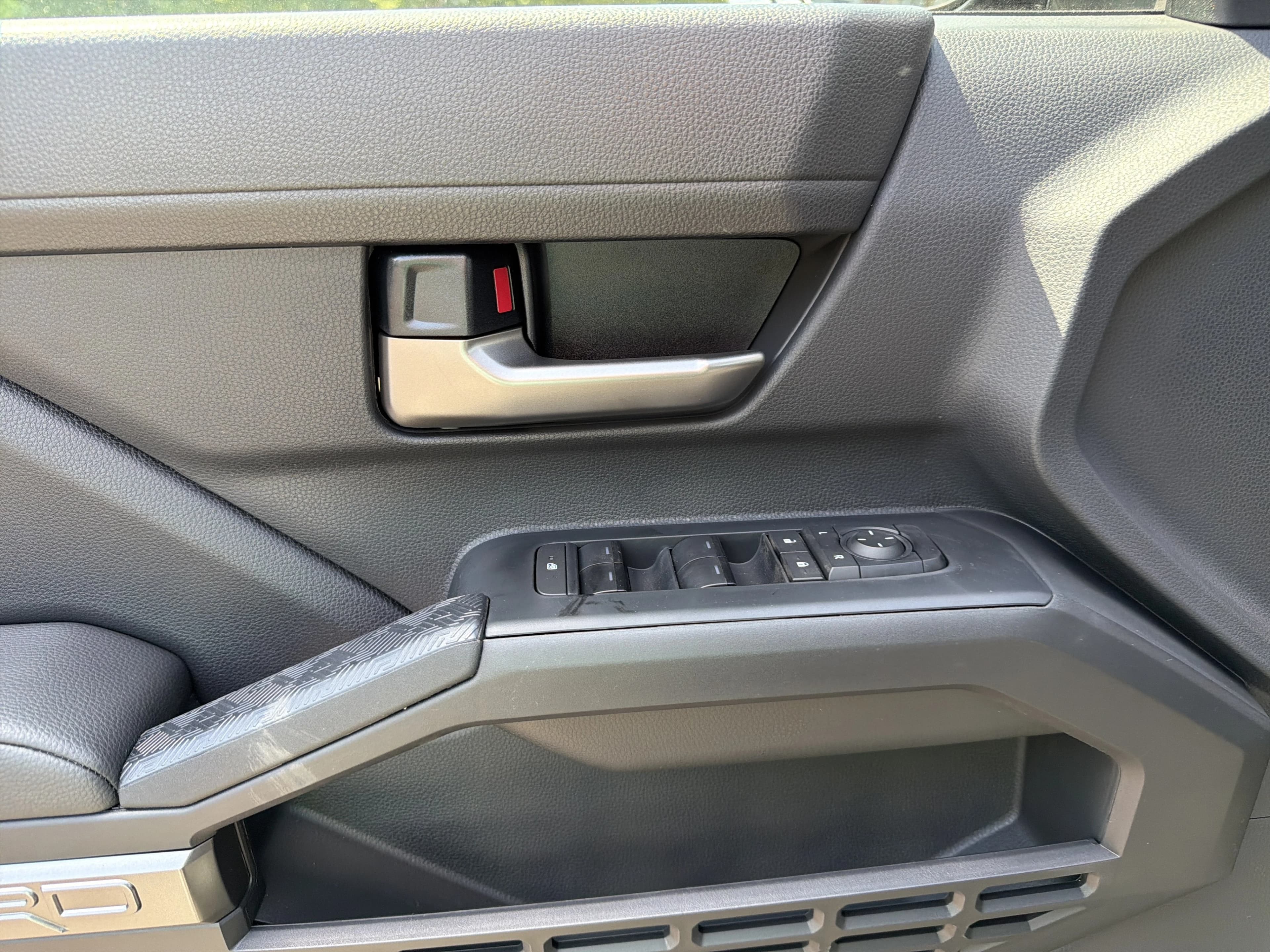 Toyota Tacoma 4WD TRD Sport Double Cab 5' Bed AT (Natl) 2026 — side view