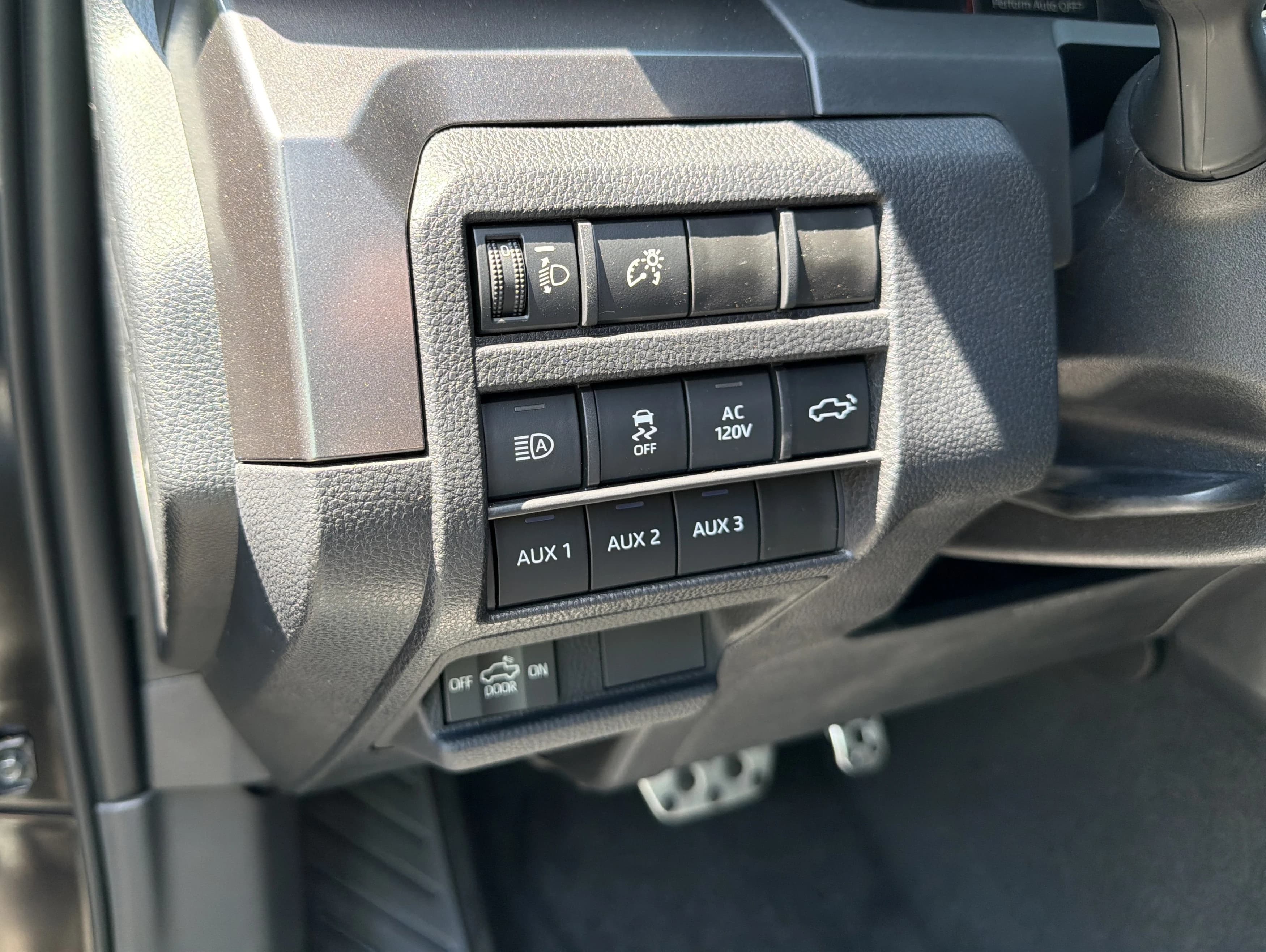 Toyota Tacoma 4WD TRD Sport Double Cab 5' Bed AT (Natl) 2026 — side view