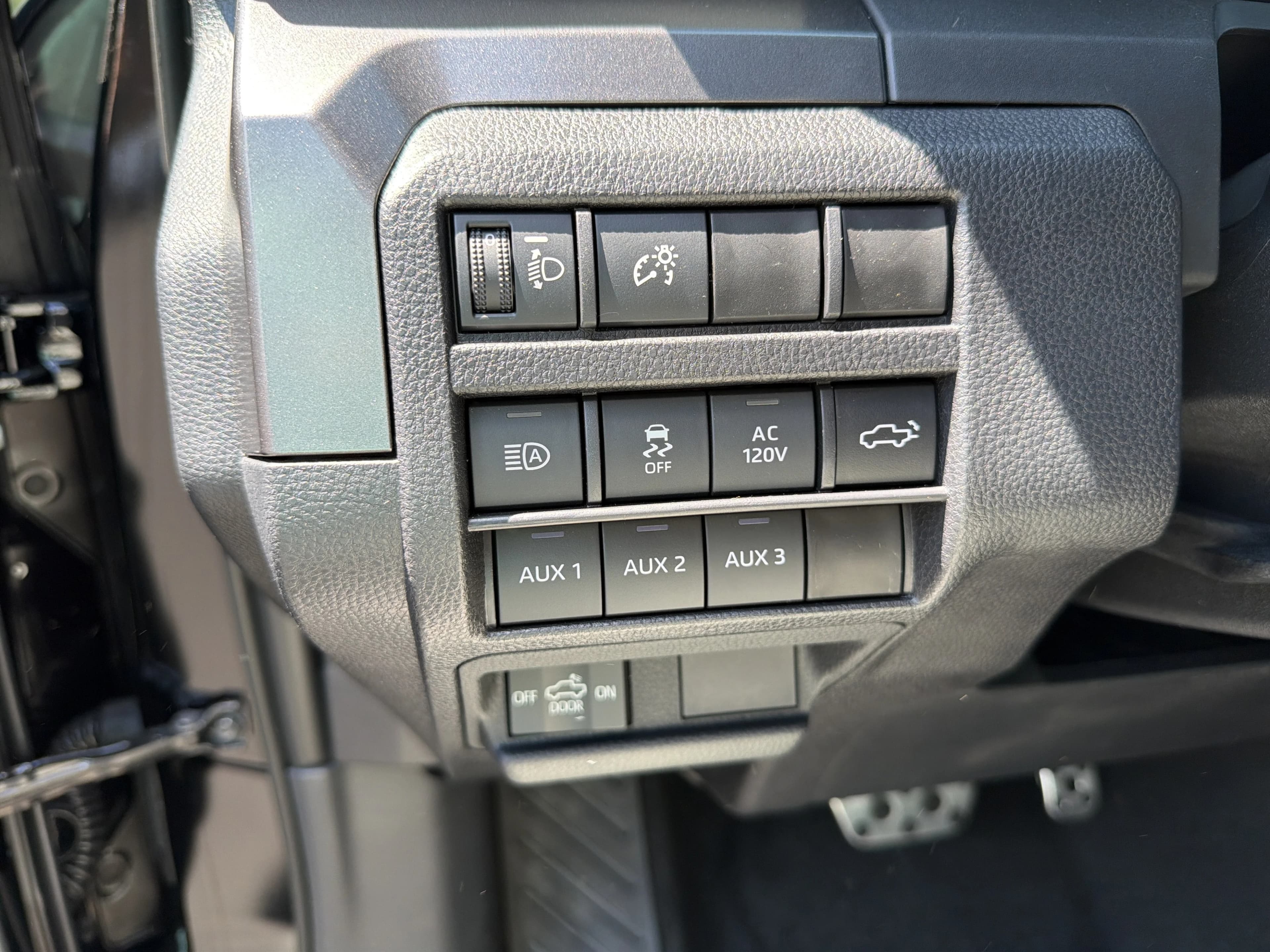Toyota Tacoma 4WD TRD Sport Double Cab 5' Bed AT (Natl) 2026 — side view