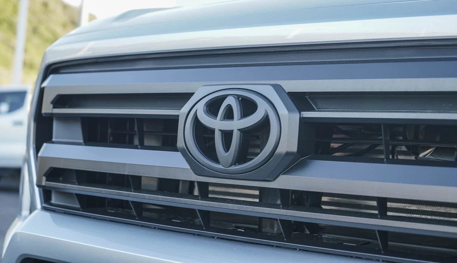 Toyota Tacoma 4WD SR5 Double Cab 6' Bed AT (Natl) 2026 — side view