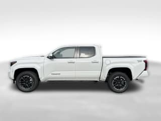Toyota Tacoma 4WD TRD Sport Double Cab 5' Bed AT (Natl)