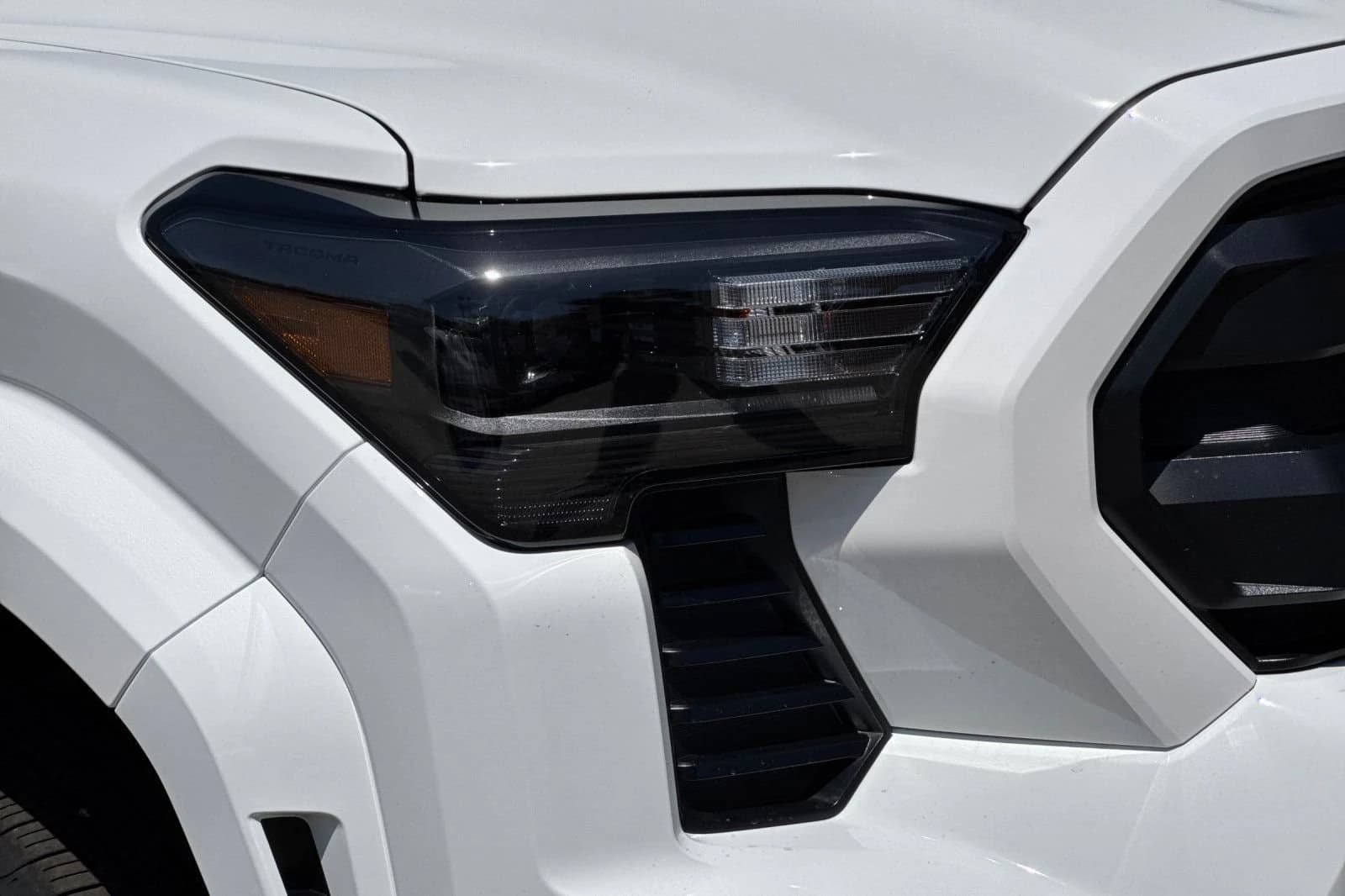 Toyota Tacoma 4WD SR5 Double Cab 6' Bed AT (Natl) 2026 — side view