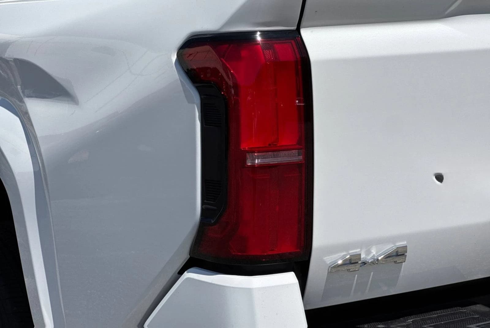 Toyota Tacoma 4WD SR5 Double Cab 6' Bed AT (Natl) 2026 — side view