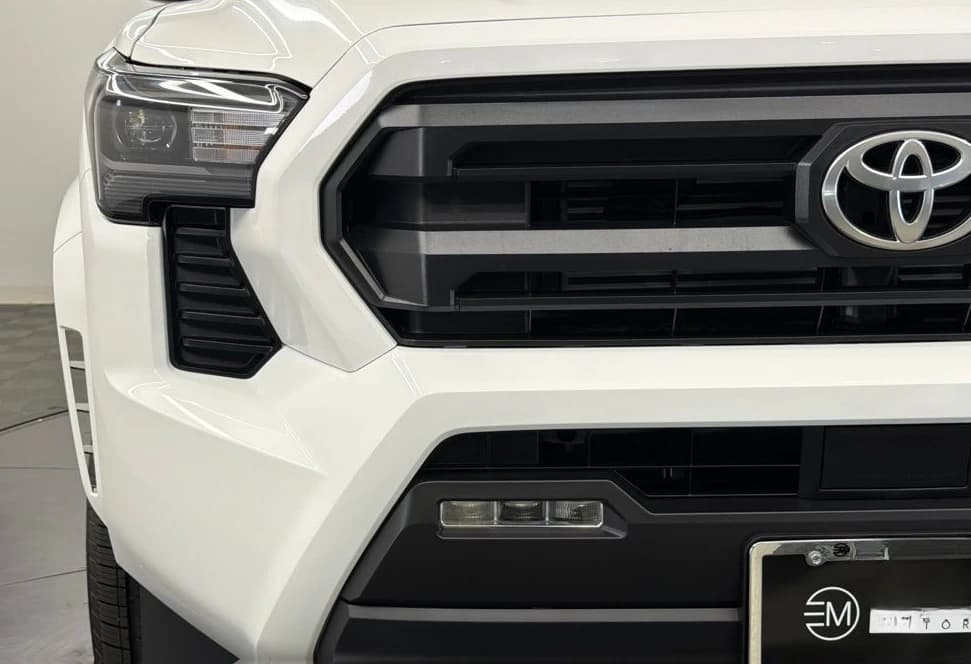 Toyota Tacoma 4WD SR5 Double Cab 5' Bed AT (Natl) 2026 — side view