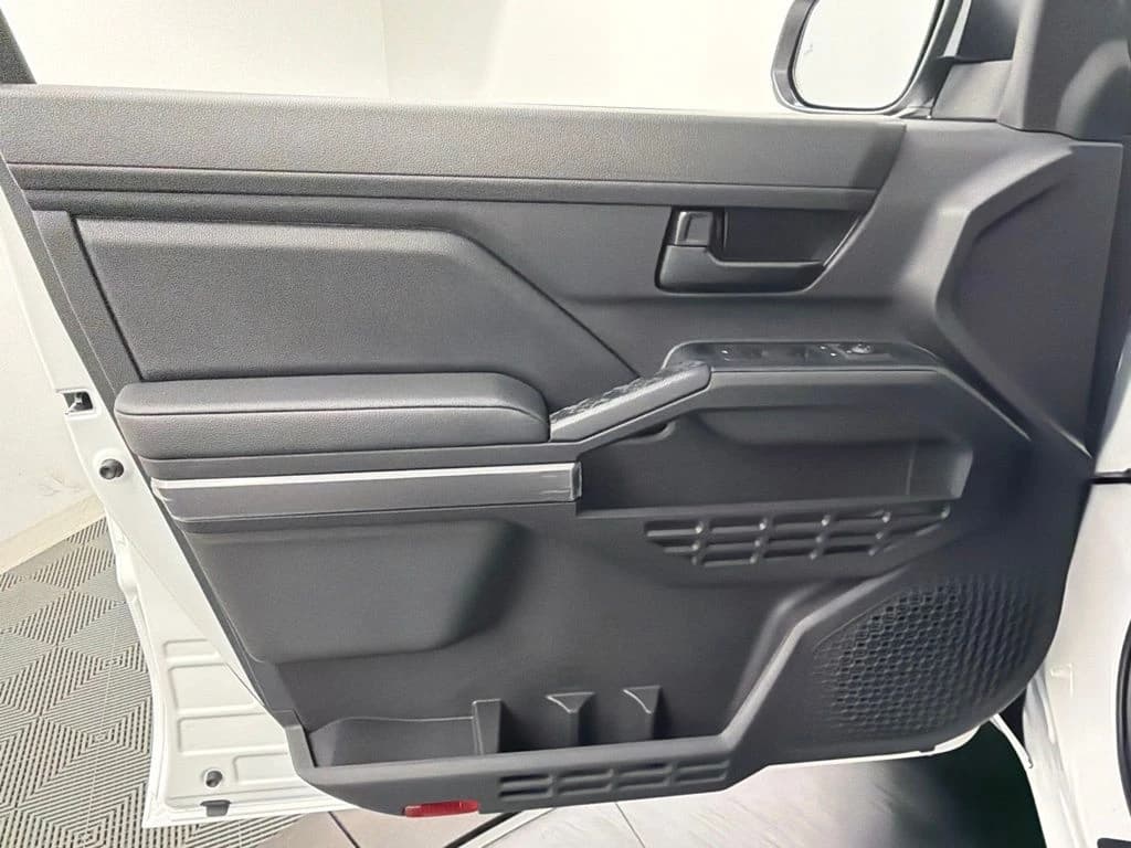 Toyota Tacoma 4WD SR5 Double Cab 5' Bed AT (Natl) 2026 — side view