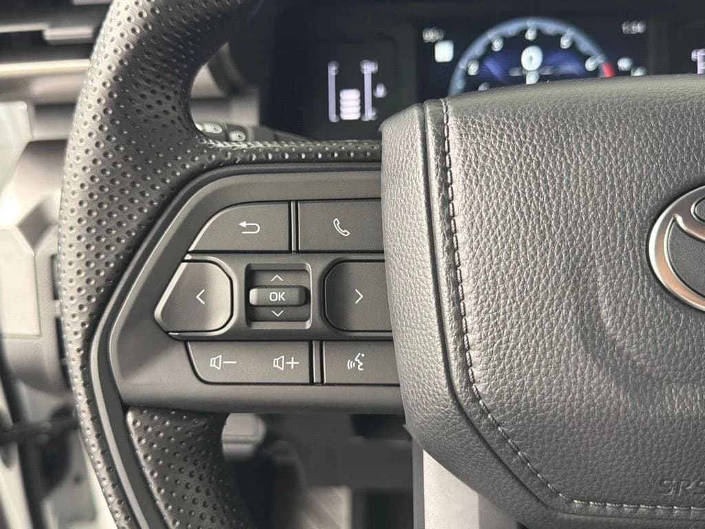 Toyota Tacoma 4WD SR5 Double Cab 5' Bed AT (Natl) 2026 — side view