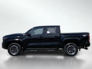 Toyota Tacoma 4WD TRD Sport Double Cab 5' Bed AT (Natl)