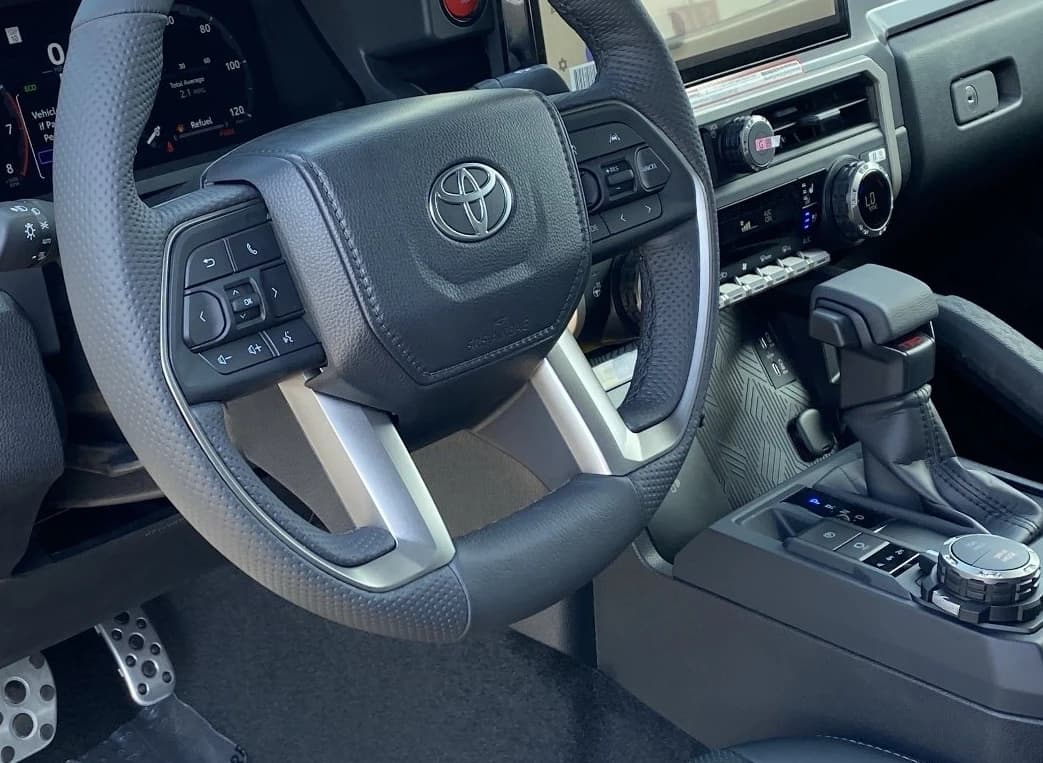Toyota Tacoma 4WD TRD Sport Double Cab 5' Bed AT (Natl) 2026 — side view