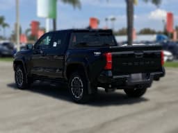 Toyota Tacoma 4WD TRD Sport Double Cab 5' Bed AT (Natl) 2026 — side view
