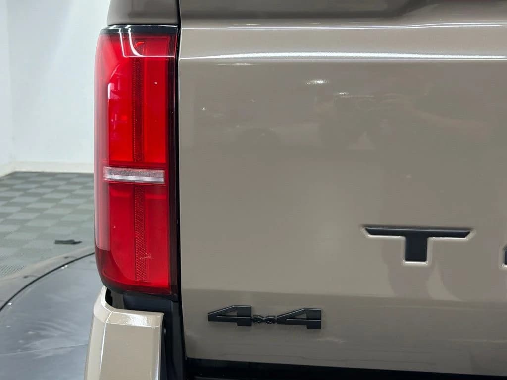 Toyota Tacoma 4WD TRD Sport Double Cab 5' Bed AT (Natl) 2026 — side view
