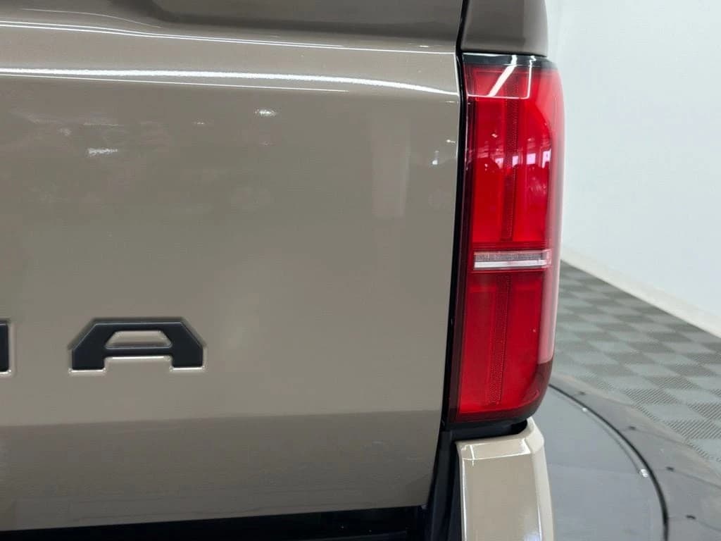 Toyota Tacoma 4WD TRD Sport Double Cab 5' Bed AT (Natl) 2026 — side view