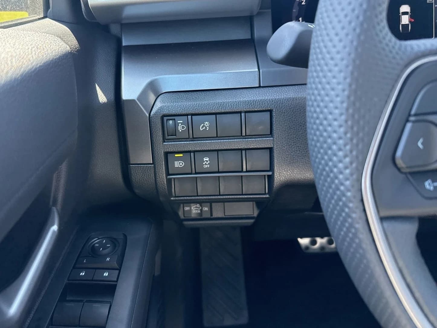 Toyota Tacoma 4WD TRD Sport Double Cab 6' Bed AT (Natl) 2026 — side view