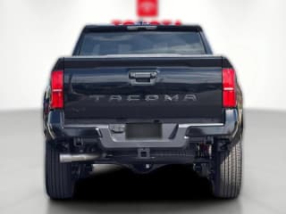 Toyota Tacoma 4WD TRD Sport Double Cab 6' Bed AT (Natl)
