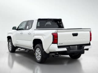 Toyota Tacoma 4WD SR5 Double Cab 5' Bed AT (Natl)