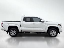 Toyota Tacoma 4WD SR5 Double Cab 5' Bed AT (Natl) 2026 — side view