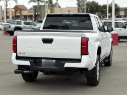 Toyota Tacoma 4WD SR5 Double Cab 5' Bed AT (Natl) 2026 — side view