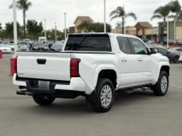 Toyota Tacoma 4WD SR5 Double Cab 5' Bed AT (Natl) 2026 — side view
