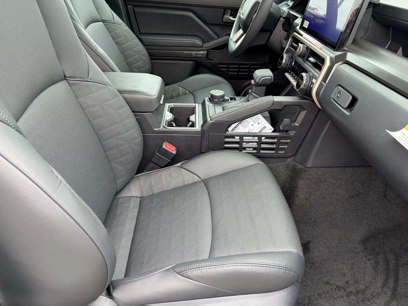 Toyota Tacoma 4WD TRD Off Road Double Cab 6' Bed AT (Natl) 2026 — side view