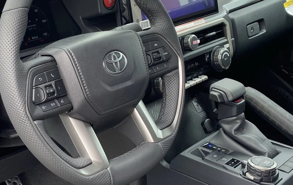 Toyota Tacoma 4WD TRD Sport Double Cab 6' Bed AT (Natl) 2026 — side view