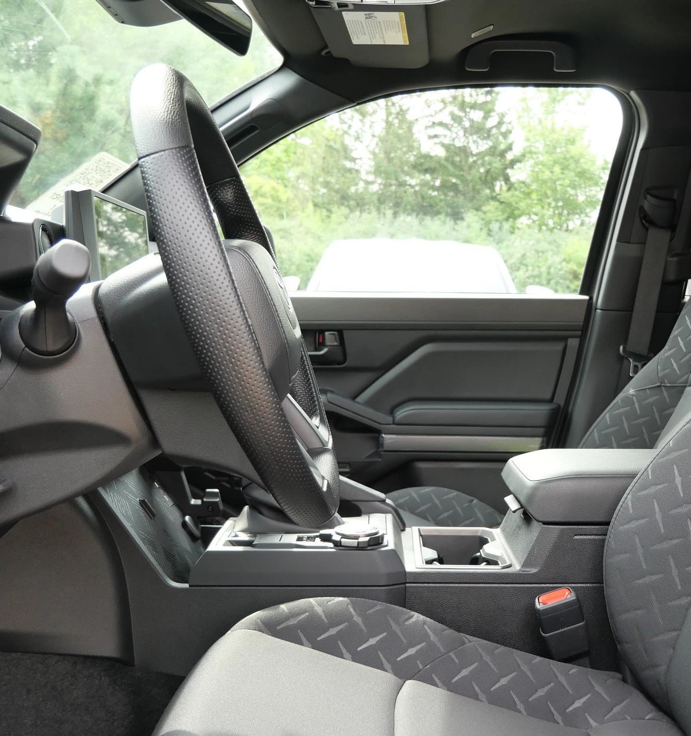 Toyota Tacoma 4WD SR5 Double Cab 5' Bed AT (GS) 2026 — side view