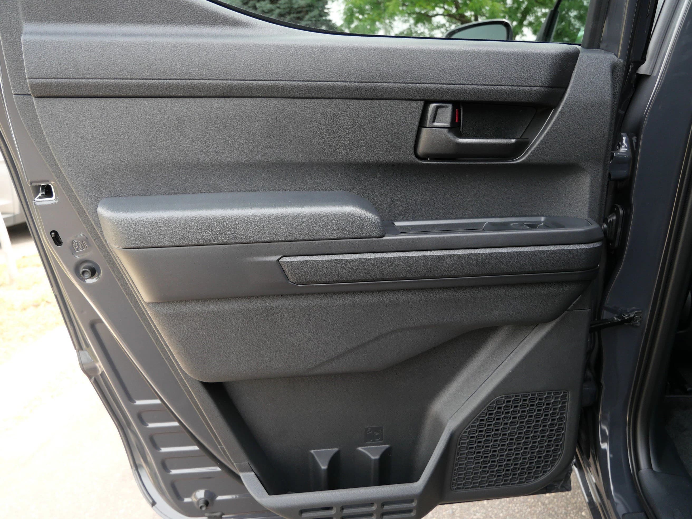 Toyota Tacoma 4WD SR5 Double Cab 5' Bed AT (GS) 2026 — side view