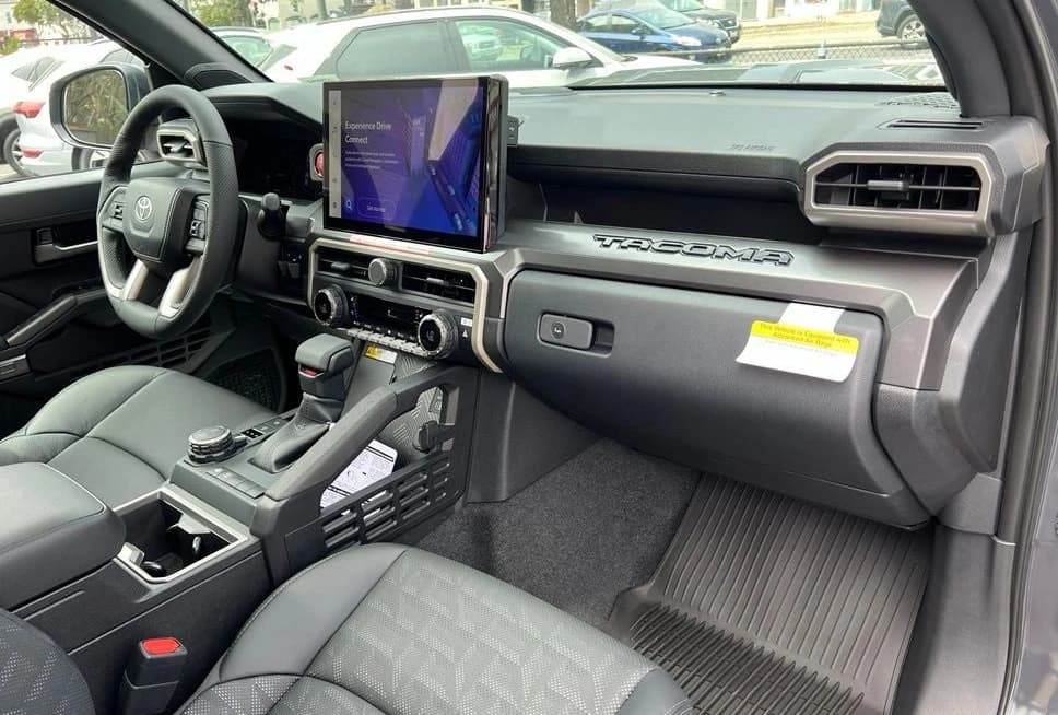 Toyota Tacoma 4WD TRD Sport Double Cab 6' Bed AT (Natl) 2026 — side view