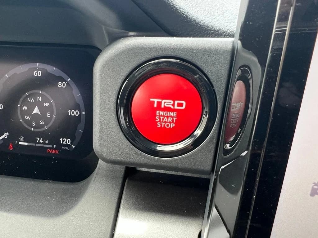 Toyota Tacoma 4WD TRD Sport Double Cab 6' Bed AT (Natl) 2026 — side view