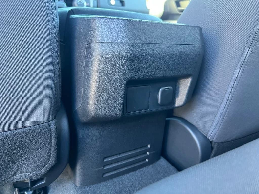 Toyota Tacoma 4WD SR5 Double Cab 5' Bed AT (Natl) 2026 — side view