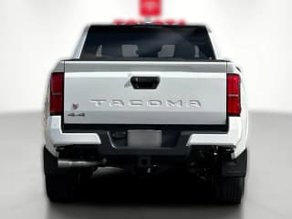 Toyota Tacoma 4WD SR5 Double Cab 5' Bed AT (Natl)