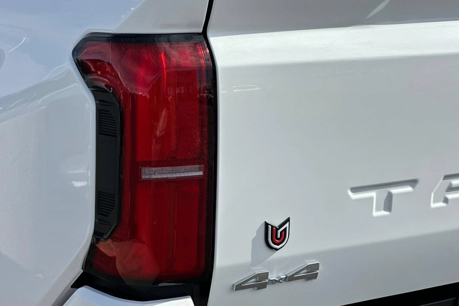 Toyota Tacoma 4WD SR5 Double Cab 5' Bed AT (Natl) 2026 — side view