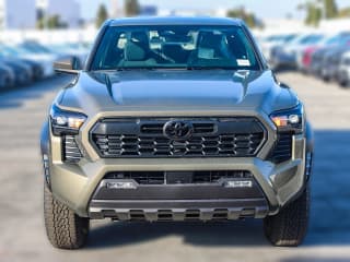 Toyota Tacoma 4WD TRD Off Road Double Cab 6' Bed AT (Natl)