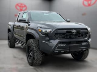 Toyota Tacoma 4WD TRD Off Road Double Cab 5' Bed AT (Natl)