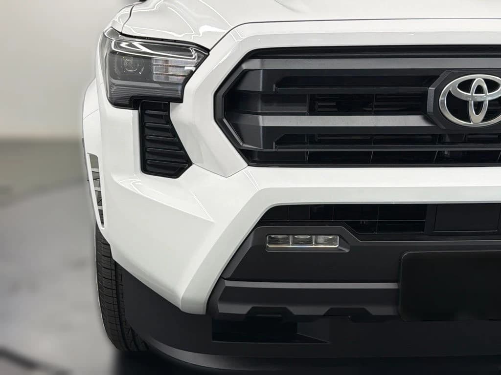 Toyota Tacoma 4WD SR5 Double Cab 5' Bed AT (Natl) 2026 — side view