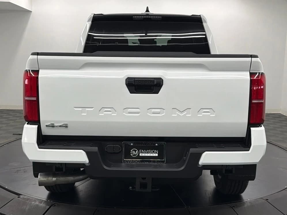 Toyota Tacoma 4WD SR5 Double Cab 5' Bed AT (Natl) 2026 — side view