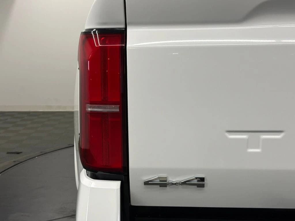 Toyota Tacoma 4WD SR5 Double Cab 5' Bed AT (Natl) 2026 — side view