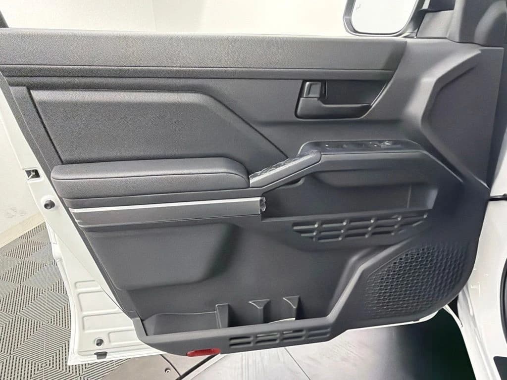 Toyota Tacoma 4WD SR5 Double Cab 5' Bed AT (Natl) 2026 — side view