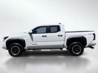 Toyota Tacoma 4WD TRD Off Road Double Cab 6' Bed AT (Natl)