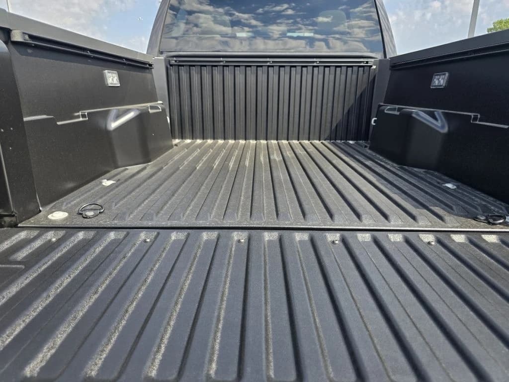 Toyota Tacoma 4WD SR5 Double Cab 5' Bed AT (Natl) 2026 — side view