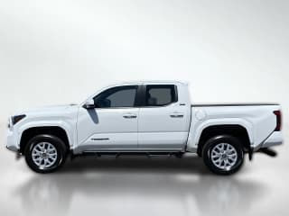Toyota Tacoma 4WD SR5 Double Cab 5' Bed AT (Natl)