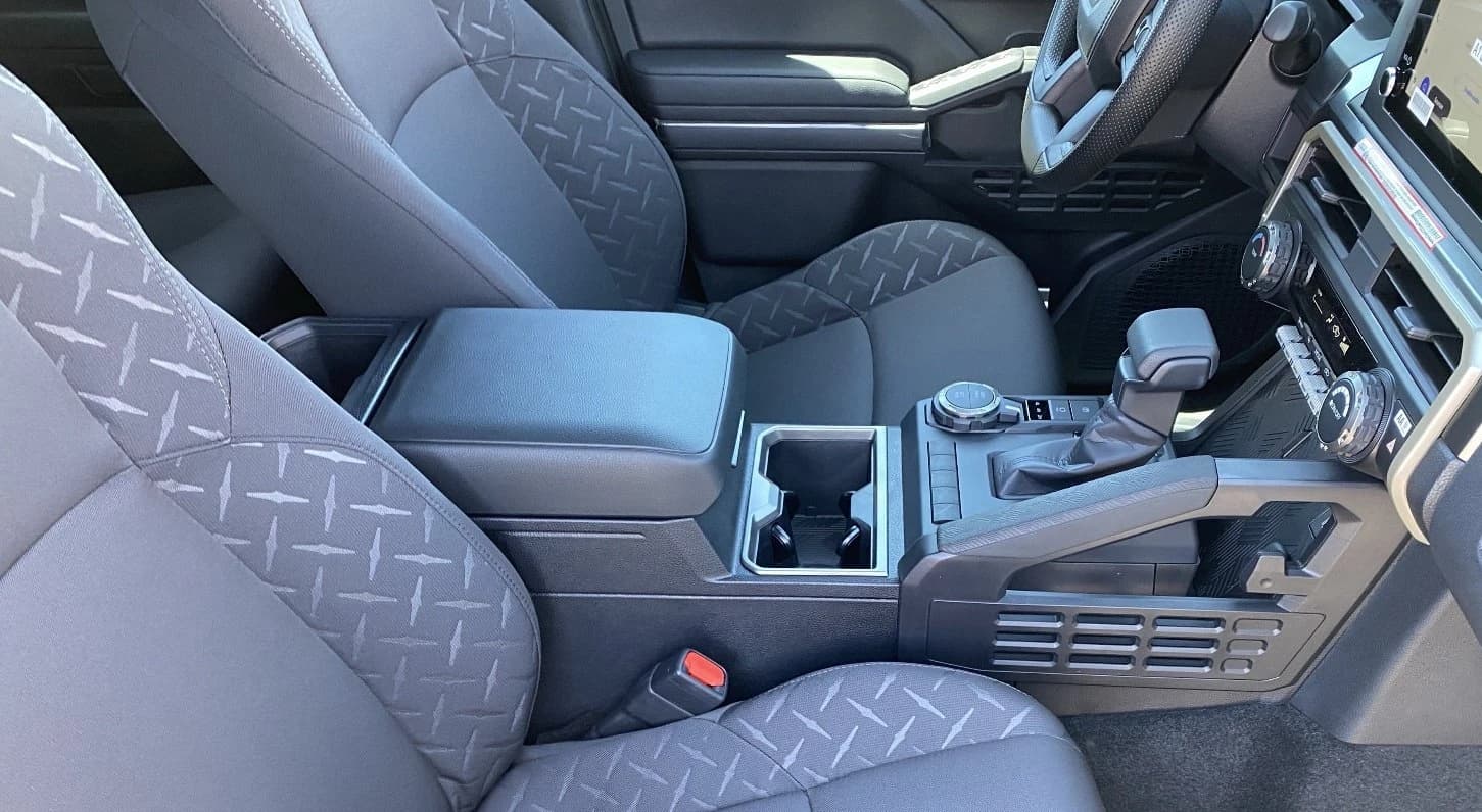 Toyota Tacoma 4WD SR5 Double Cab 5' Bed AT (Natl) 2026 — side view