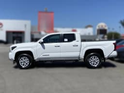 Toyota Tacoma 4WD SR5 Double Cab 5' Bed AT (Natl) 2026 — side view